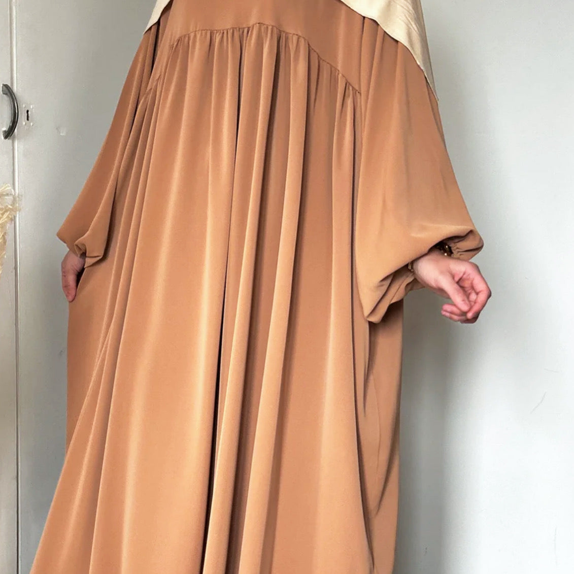 Abaya mit Ballonärmeln