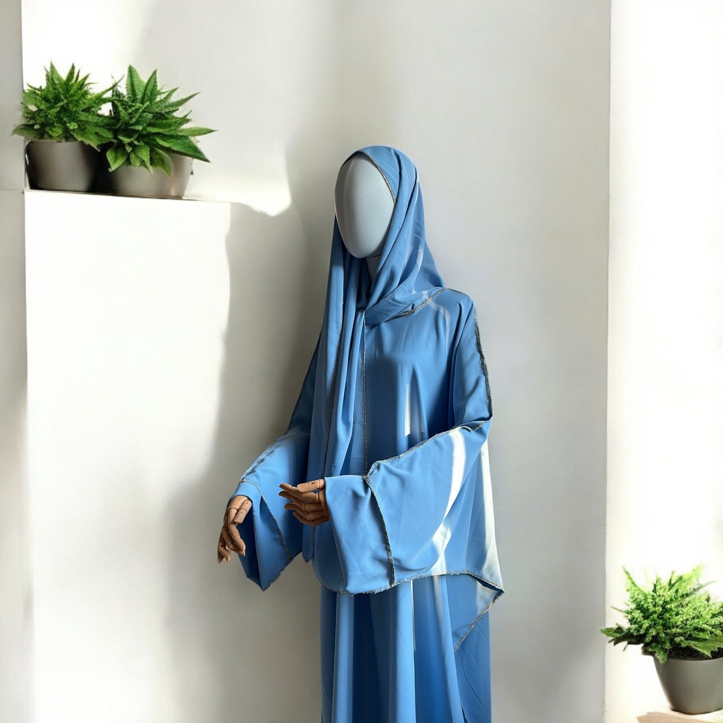 Abaya-Set aus Medina-Seide mit angenähtem Schal