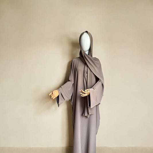 Abaya-Set aus Medina-Seide mit angenähtem Schal