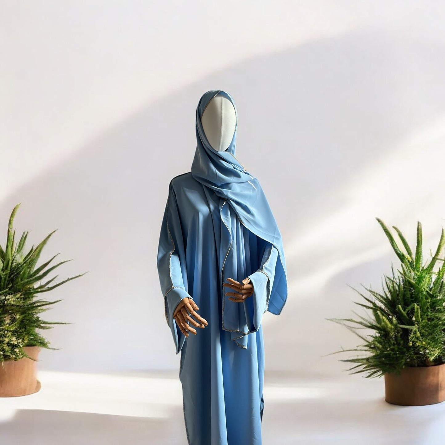 Abaya-Set aus Medina-Seide mit angenähtem Schal