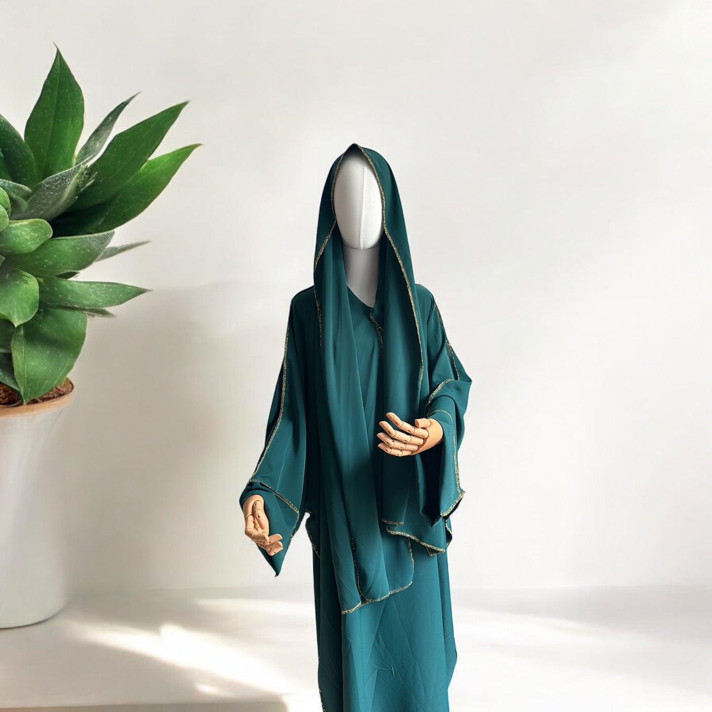 Abaya-Set aus Medina-Seide mit angenähtem Schal